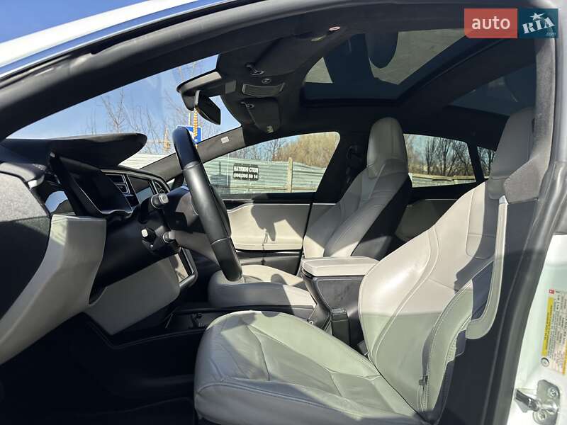 Ліфтбек Tesla Model S 2016 в Тернополі