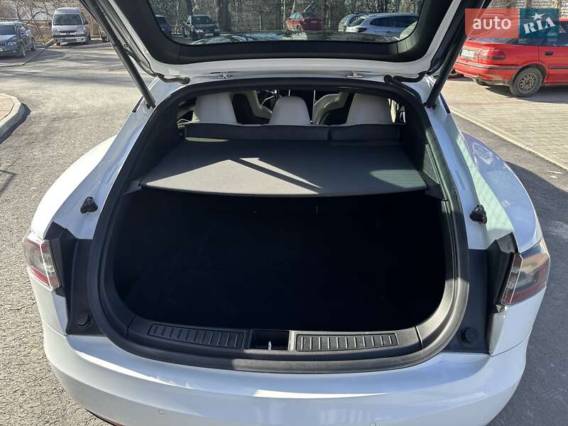 Ліфтбек Tesla Model S 2016 в Тернополі