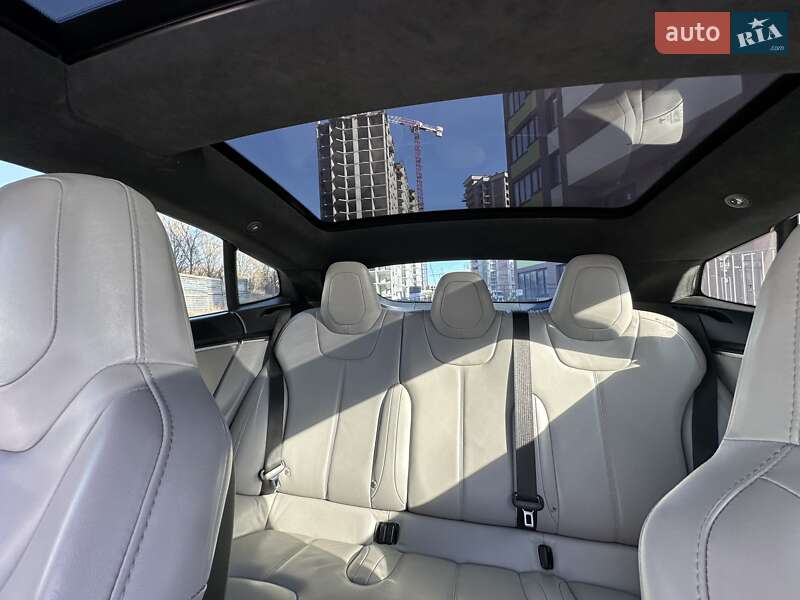 Ліфтбек Tesla Model S 2016 в Тернополі