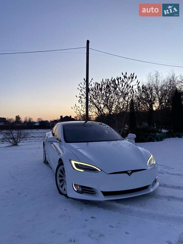 Ліфтбек Tesla Model S 2016 в Тернополі