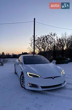 Лифтбек Tesla Model S 2016 в 