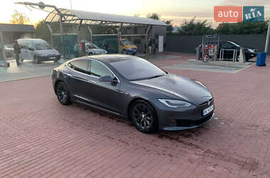 Ліфтбек Tesla Model S 2016 в Сарнах