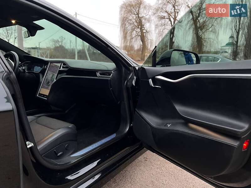 Лифтбек Tesla Model S 2017 в Нежине