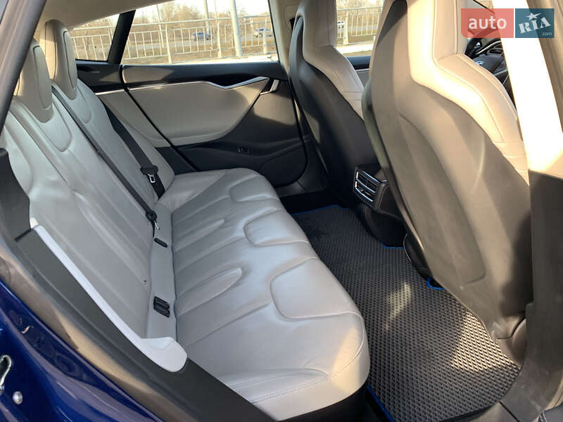 Ліфтбек Tesla Model S 2015 в Києві фото 10 Ліфтбек Tesla Model S 2015 в Києві