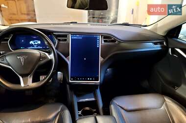 Лифтбек Tesla Model S 2015 в 