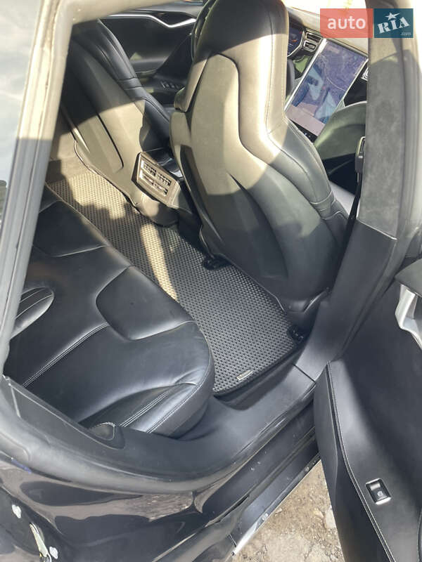 Ліфтбек Tesla Model S 2016 в Вінниці