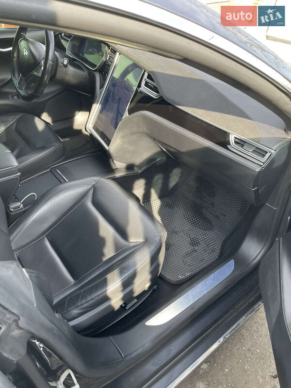 Ліфтбек Tesla Model S 2016 в Вінниці