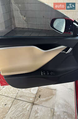 Лифтбек Tesla Model S 2017 в 