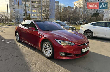 Лифтбек Tesla Model S 2017 в 