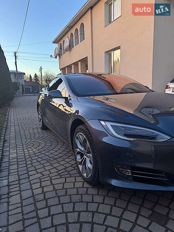 Ліфтбек Tesla Model S 2017 в Косові