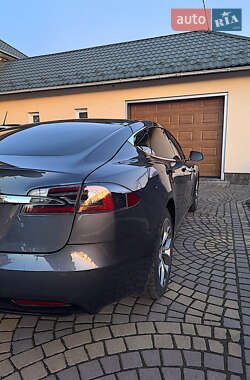 Лифтбек Tesla Model S 2017 в 