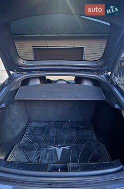 Лифтбек Tesla Model S 2017 в 