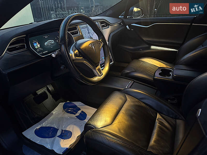 Ліфтбек Tesla Model S 2017 в Косові