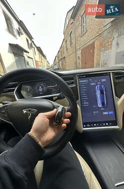 Лифтбек Tesla Model S 2013 в 