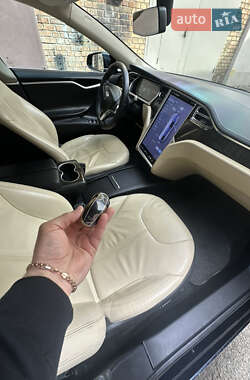 Лифтбек Tesla Model S 2013 в 