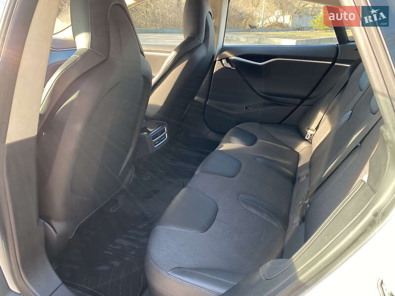 Лифтбек Tesla Model S 2016 в Житомире