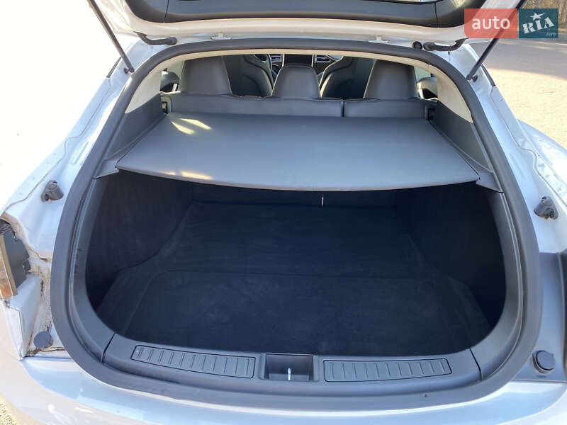 Лифтбек Tesla Model S 2016 в Житомире