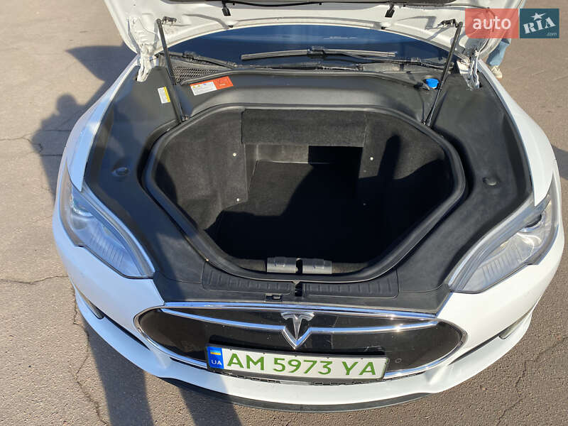 Лифтбек Tesla Model S 2016 в Житомире