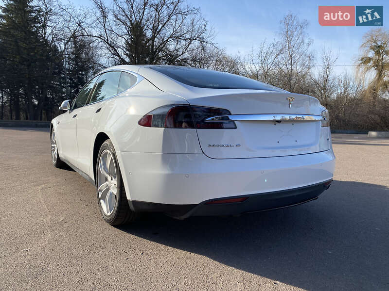 Лифтбек Tesla Model S 2016 в Житомире