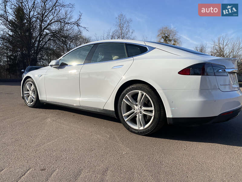 Лифтбек Tesla Model S 2016 в Житомире