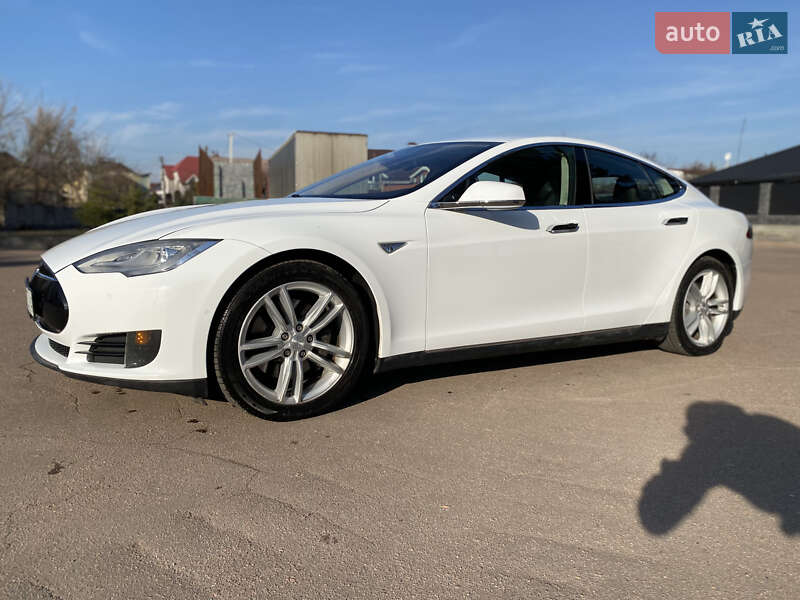 Лифтбек Tesla Model S 2016 в Житомире