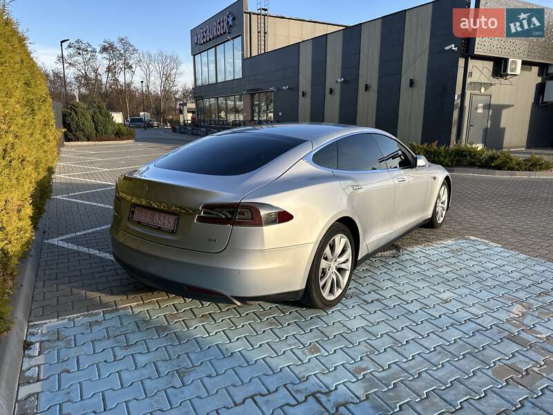 Ліфтбек Tesla Model S 2014 в Києві
