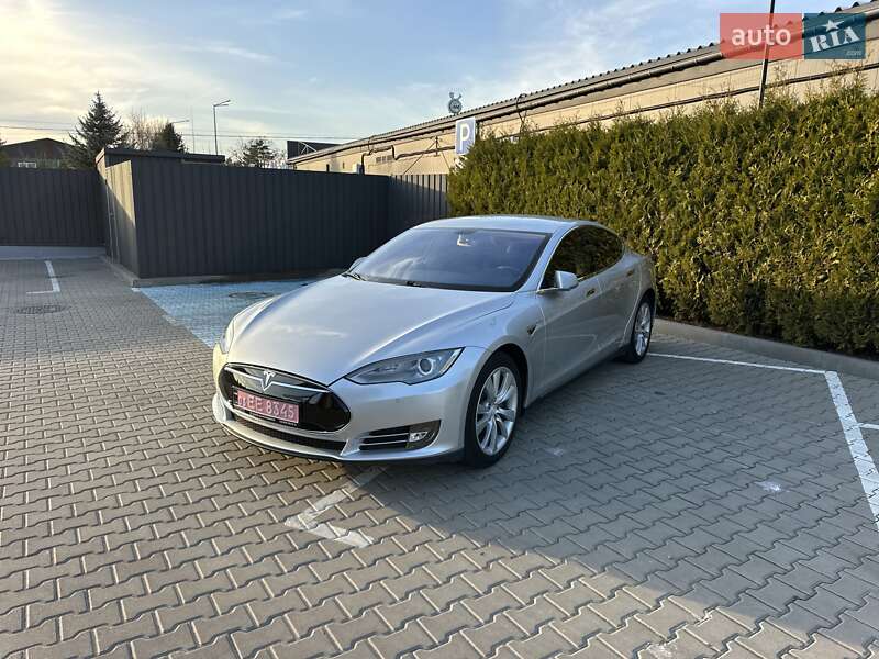 Ліфтбек Tesla Model S 2014 в Києві