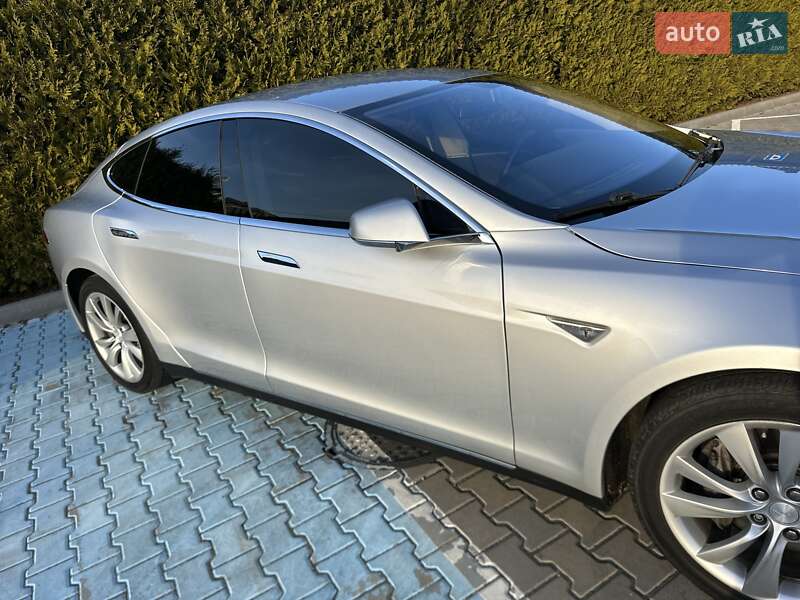 Ліфтбек Tesla Model S 2014 в Києві