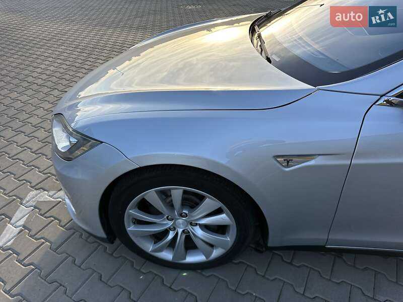 Ліфтбек Tesla Model S 2014 в Києві