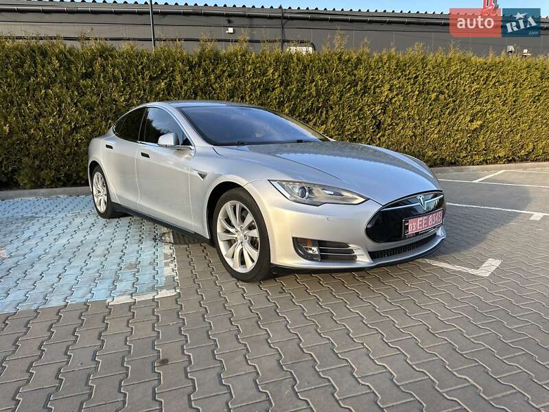 Ліфтбек Tesla Model S 2014 в Києві