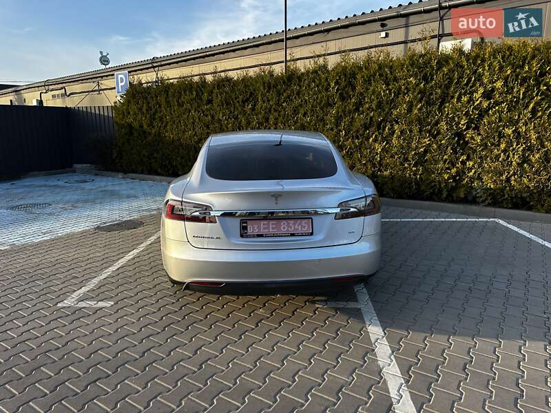 Ліфтбек Tesla Model S 2014 в Києві