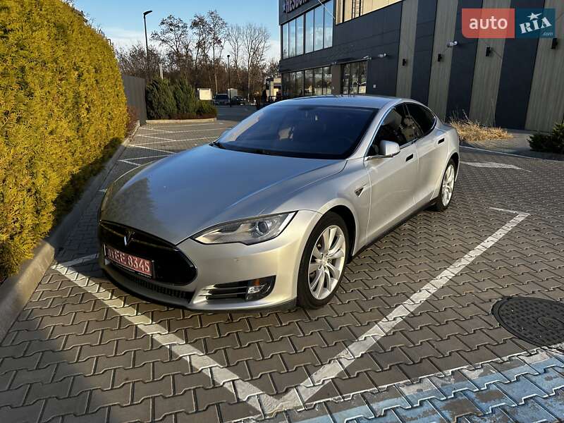Ліфтбек Tesla Model S 2014 в Києві