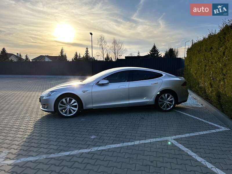 Ліфтбек Tesla Model S 2014 в Києві