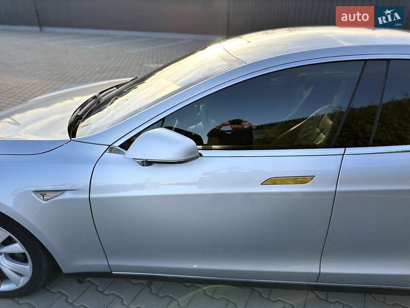 Ліфтбек Tesla Model S 2014 в Києві
