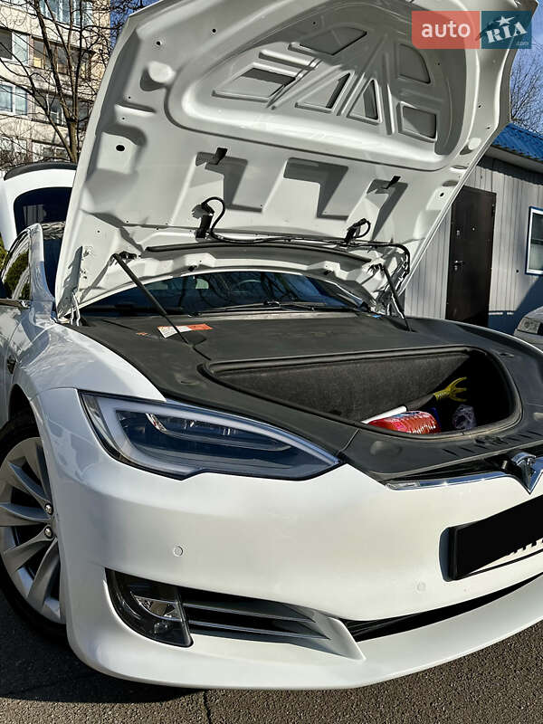 Лифтбек Tesla Model S 2018 в Киеве
