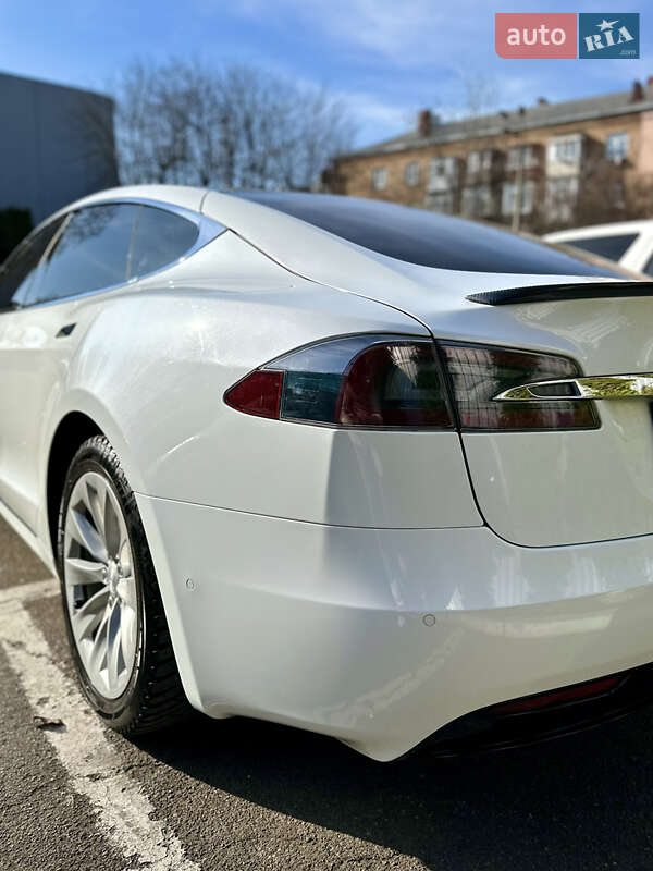 Лифтбек Tesla Model S 2018 в Киеве