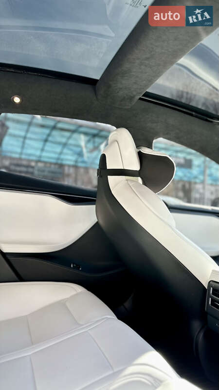 Лифтбек Tesla Model S 2018 в Киеве
