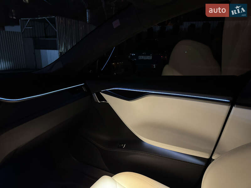 Лифтбек Tesla Model S 2018 в Киеве