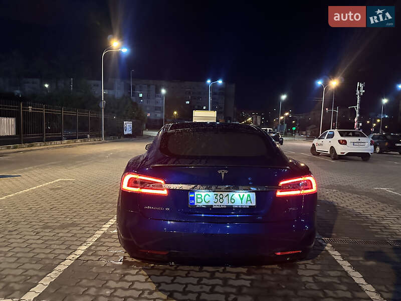 Лифтбек Tesla Model S 2016 в Львове