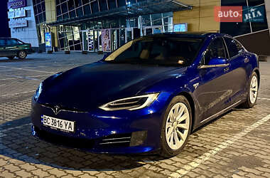 Лифтбек Tesla Model S 2016 в Львове