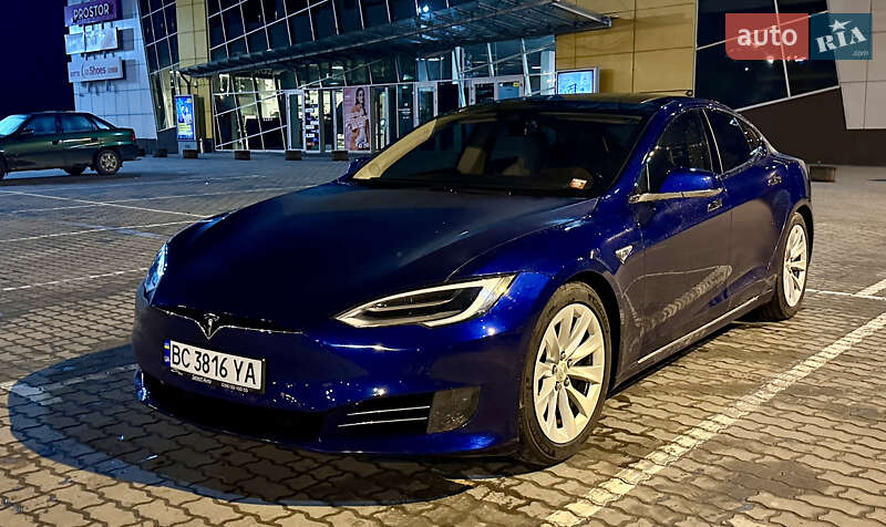 Лифтбек Tesla Model S 2016 в 