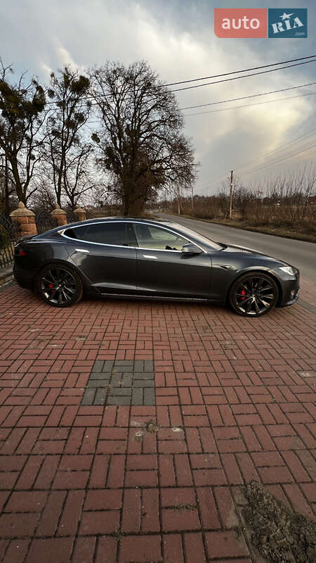 Лифтбек Tesla Model S 2020 в Ровно