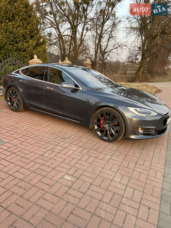Лифтбек Tesla Model S 2020 в Ровно