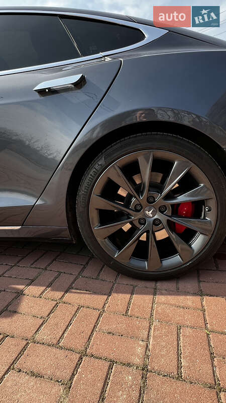 Лифтбек Tesla Model S 2020 в Ровно