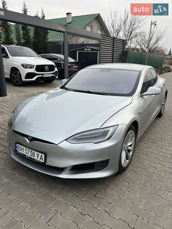 Лифтбек Tesla Model S 2016 в Одессе