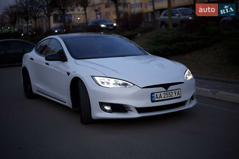 Ліфтбек Tesla Model S 2019 в Києві