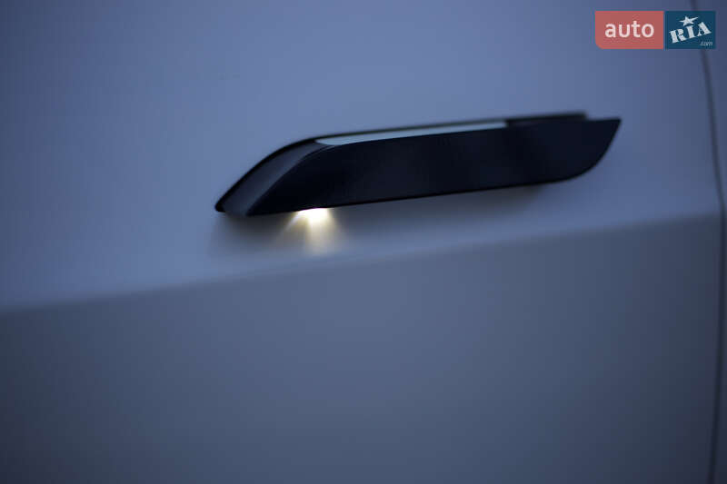 Ліфтбек Tesla Model S 2019 в Києві