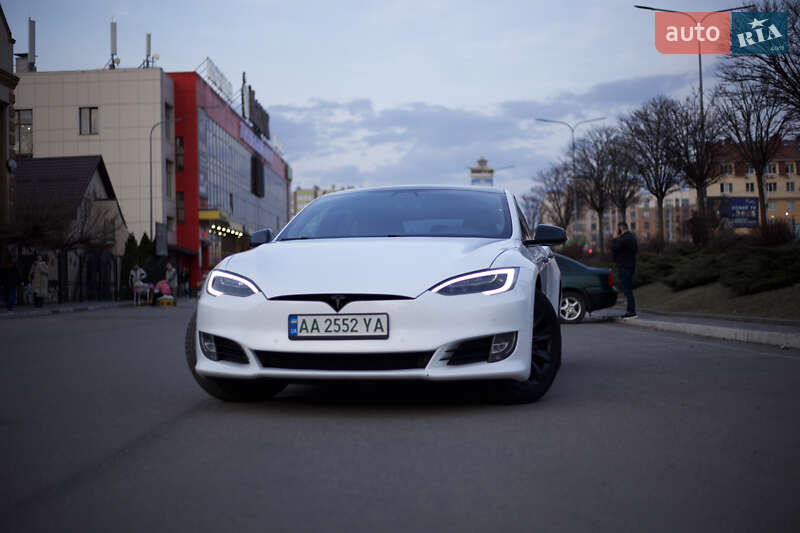 Ліфтбек Tesla Model S 2019 в Києві