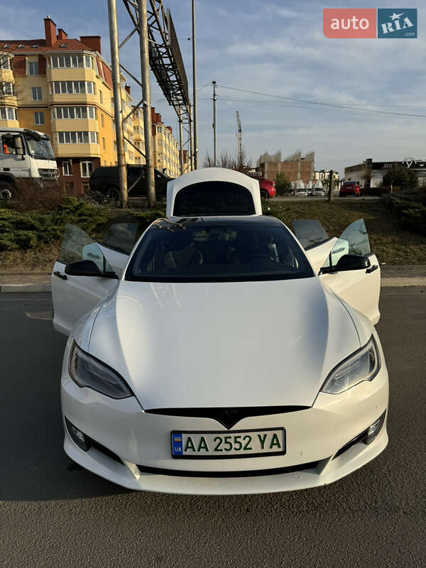 Ліфтбек Tesla Model S 2019 в Києві