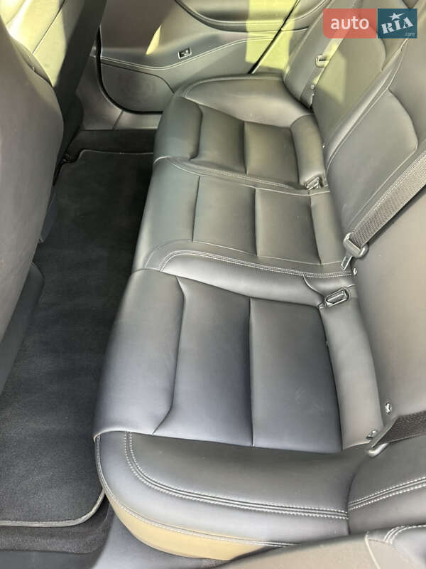 Ліфтбек Tesla Model S 2019 в Києві